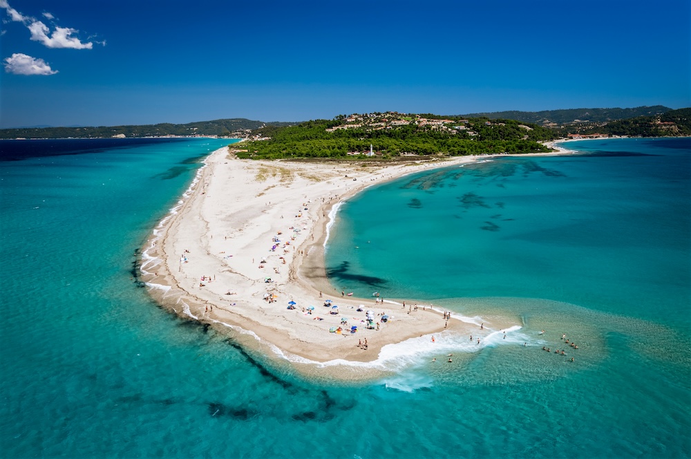 Possidi Sandspit na Halkidikiju in peščena sipina v morju