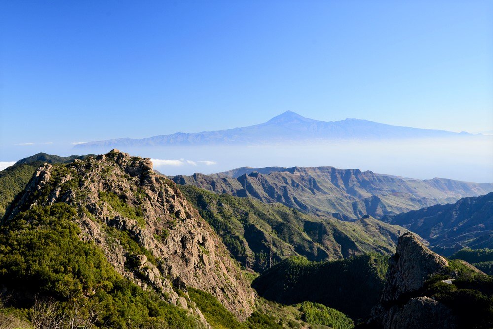 La Gomera z naravno pokrajino, gorami in zelenim okoljem