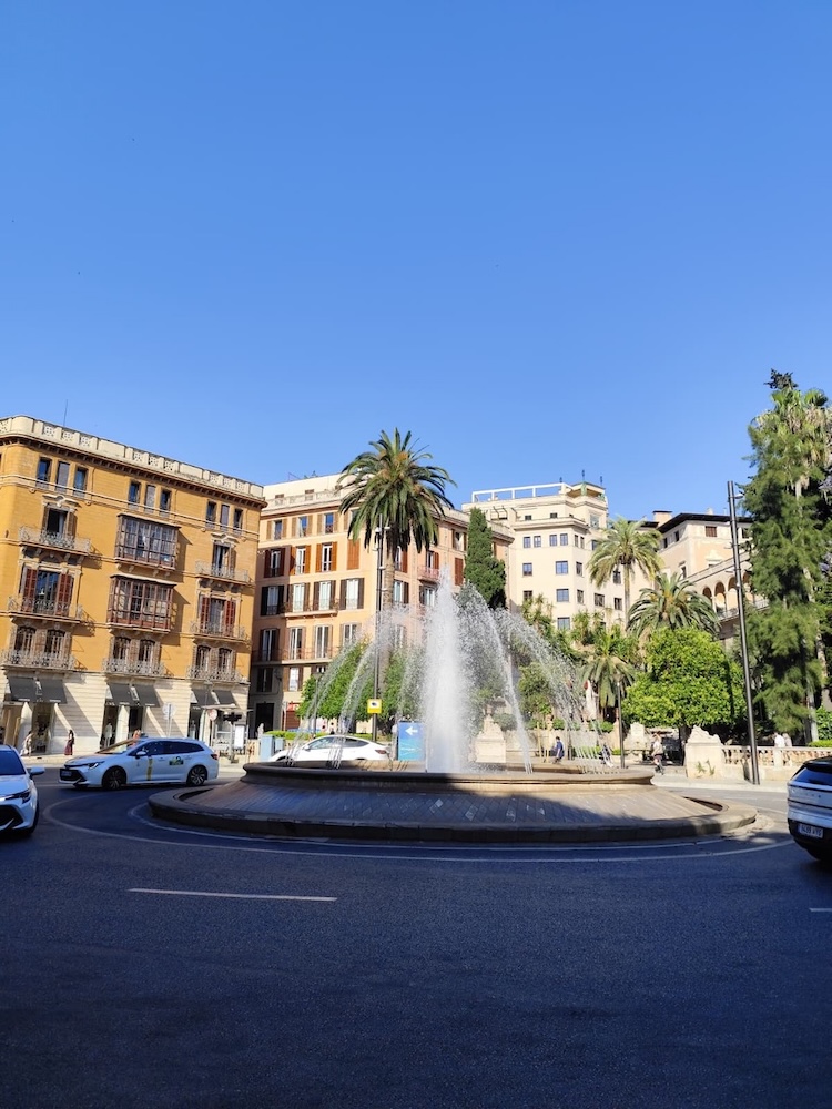https://pocitnice.si/assets/images/content/Mallorca_mestno-jedro.jpeg