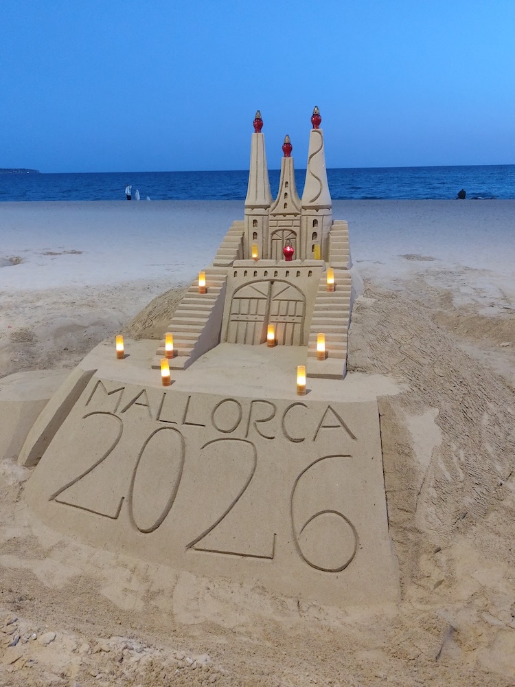 https://pocitnice.si/assets/images/content/Mallorca_pes%CC%8Cc%CC%8Ceni-grad.jpeg