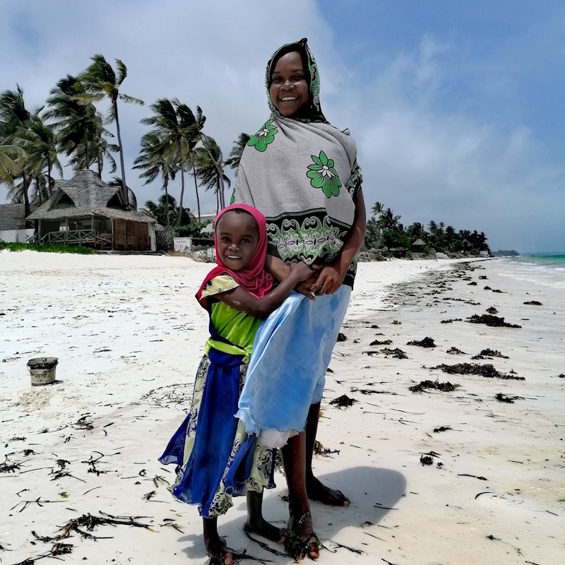 https://pocitnice.si/assets/images/content/Zanzibar_domacinke.jpeg