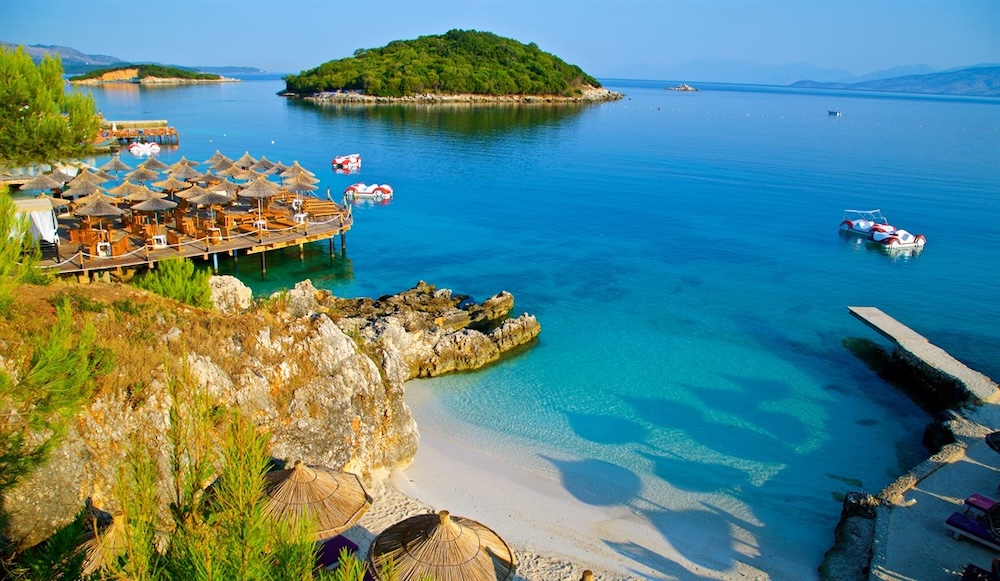 turkizna voda plaže Ksamil – Albanija počitnice primer