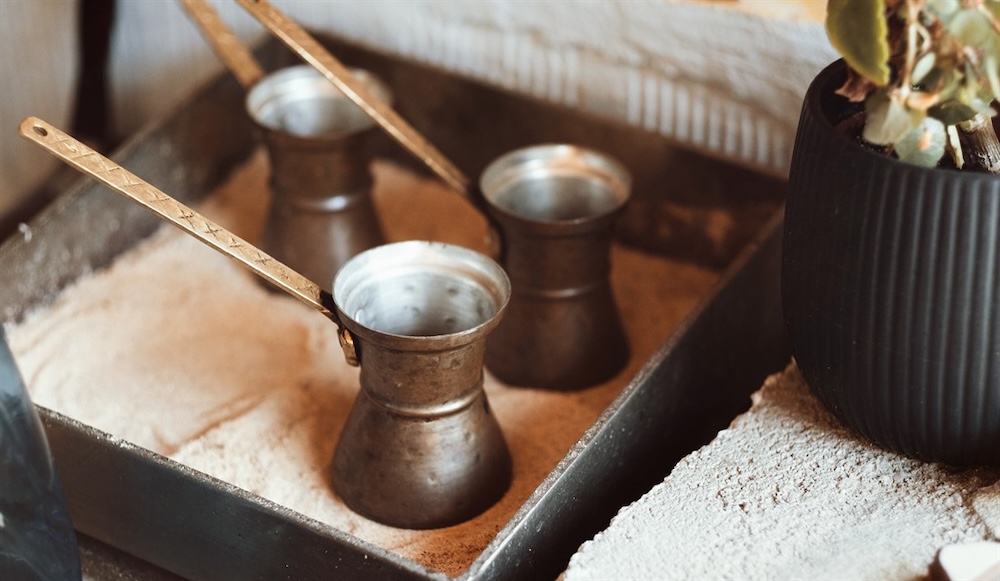 Tradicionalna albanska kava v lokalni kavarni – kulinarični turizem
