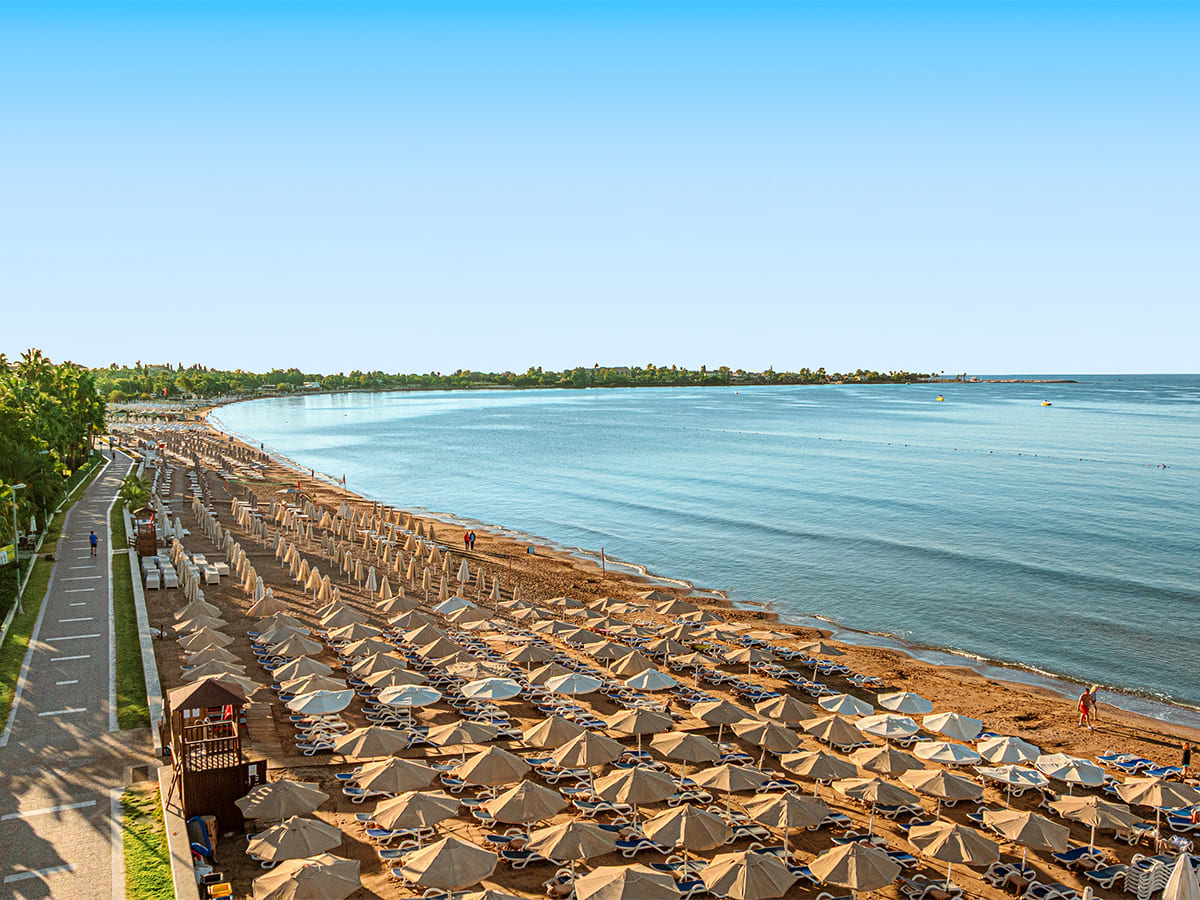 Plaža ob hotelu alltoura Club Hotel Side Prenses Resort Spa v Sideju