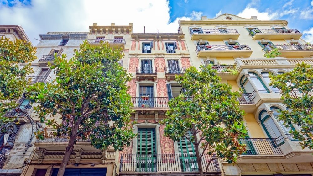 Ulice Barcelone in mestni utrip med izletom z vlakom