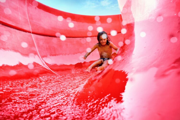 Action Aquapark v Bolgariji z bazenom z valovi in tobogani za družine