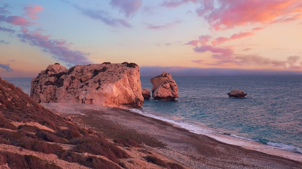 Pafos na Cipru: Afroditina skala (Petra tou Romiou) in romantičen sončni zahod ob morju