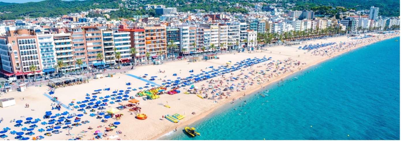 Obala Costa Brave z razgibanimi plažami in klifi