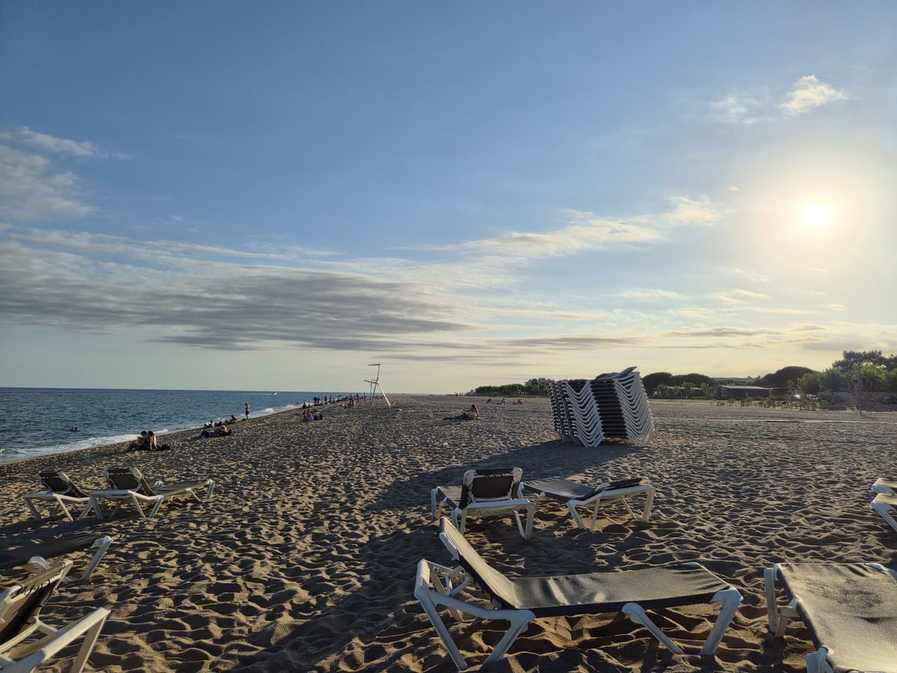 Dolga plaža v Santa Susanni ob koncu dneva.