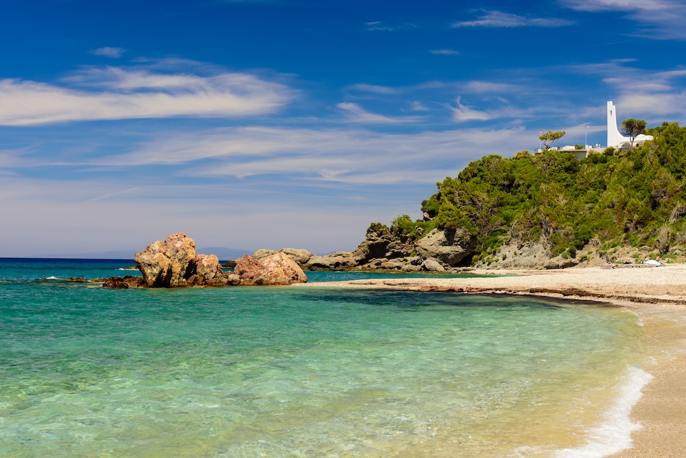 Potami Beach na Samosu – prodnata plaža in bližnji slapovi za izlet in osvežitev