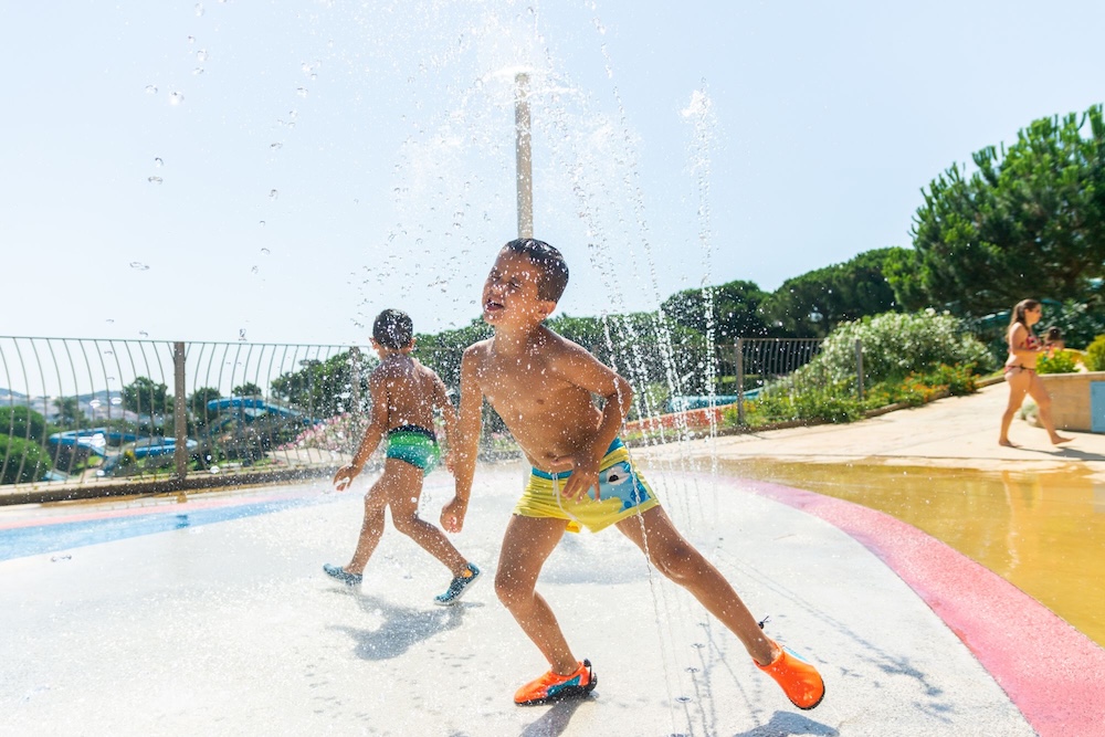 Družinsko kopališko območje za otroke v Water World Lloret de Mar