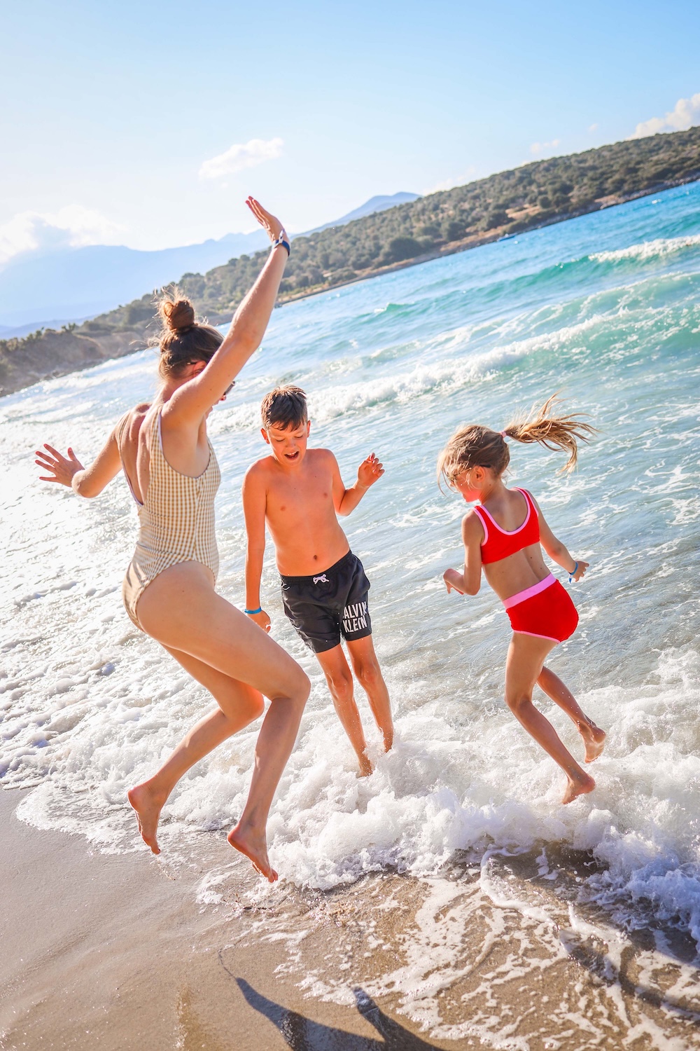 Kreta družinske počitnice otroci na plaži pesek in morje