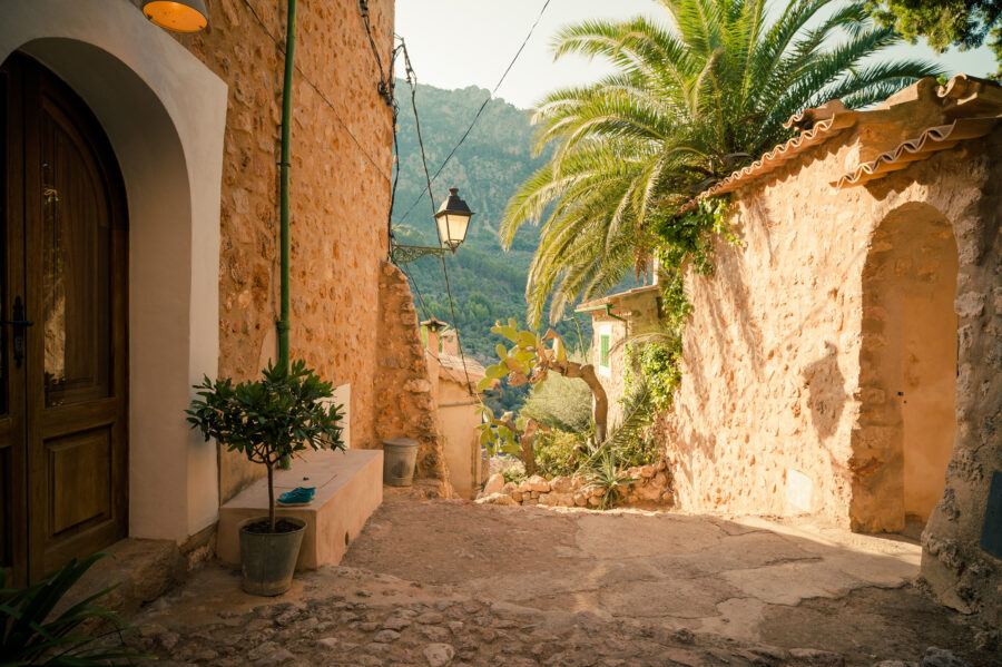 Fornalutx Mallorca kamnite hiše cvetlice