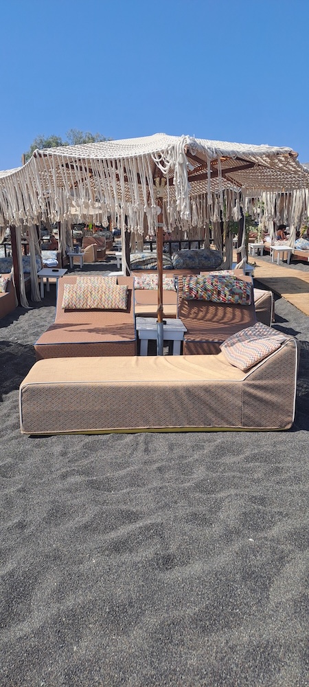 Santorini plaza lezalniki