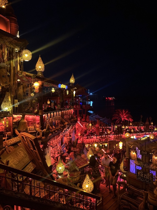 Večerno osvetljen SOHO Square v Sharm el Sheikhu