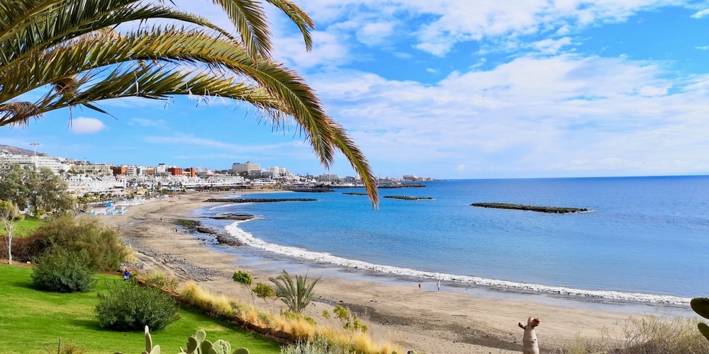 Playa de Fañabé – urejena peščena plaža v Costa Adeje na jugu Tenerife