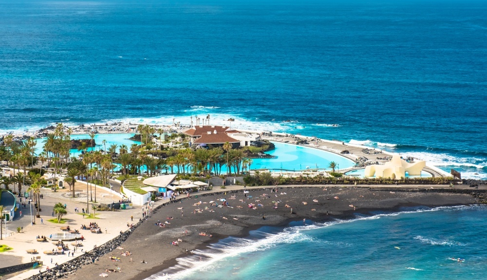 Playa de Martíanez – surf plaža v Puerto de la Cruz na severu Tenerife