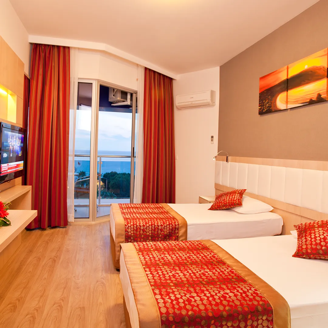 Soba v hotelu Gardenia z balkonom in preprosto opremo