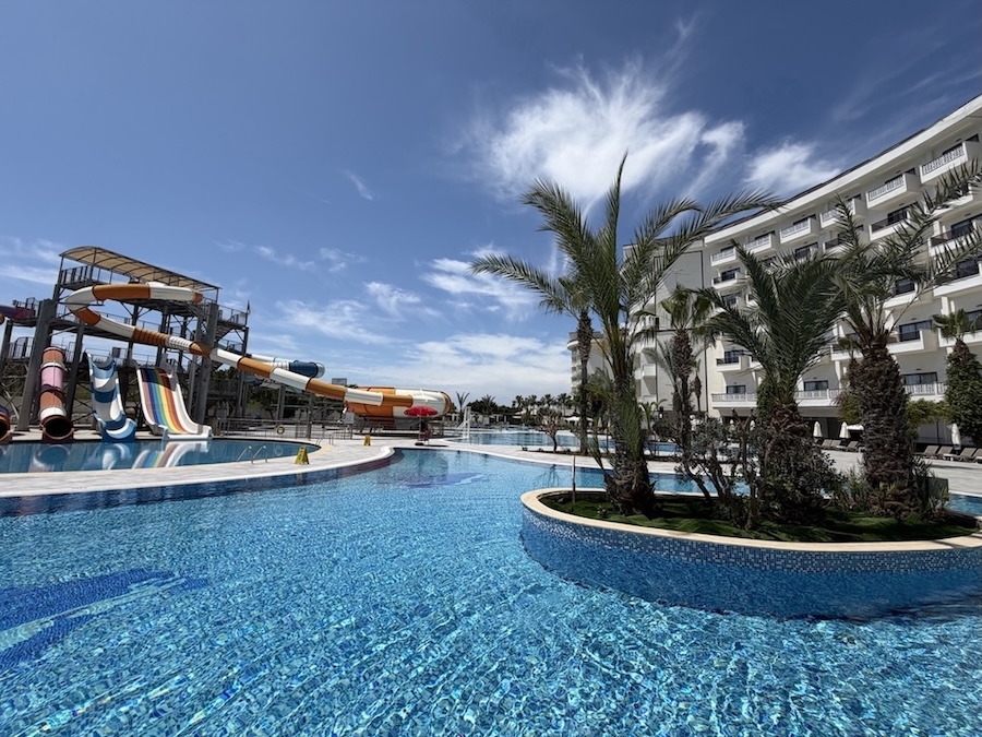 Družinski hotel z vodnimi tobogani v Turčiji