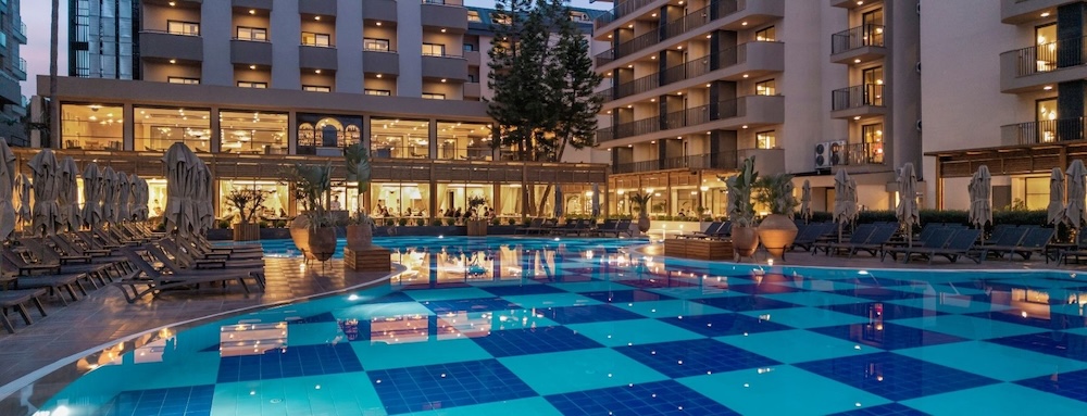 bazen s tobogani Kaia Coracesium hotel Turčija družinska zabava